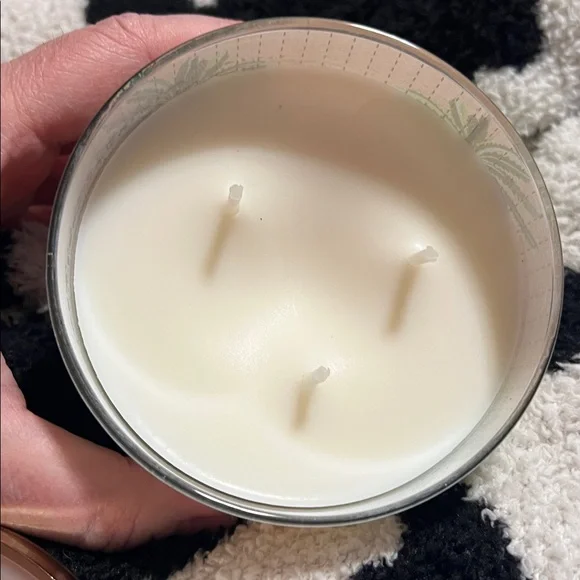 NWT Bath and Body Works Waikiki Beach Coconut
3-Wick Candle- 14.5 oz - Picture 3 of 7
